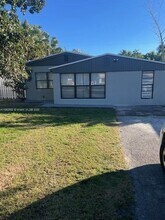 1214 NE 180th St in North Miami Beach, FL - Building Photo - Building Photo
