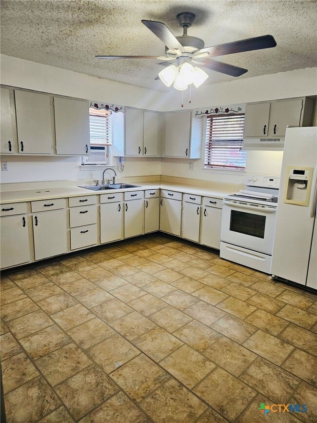 104 Plains St in Martindale, TX - Building Photo - Building Photo