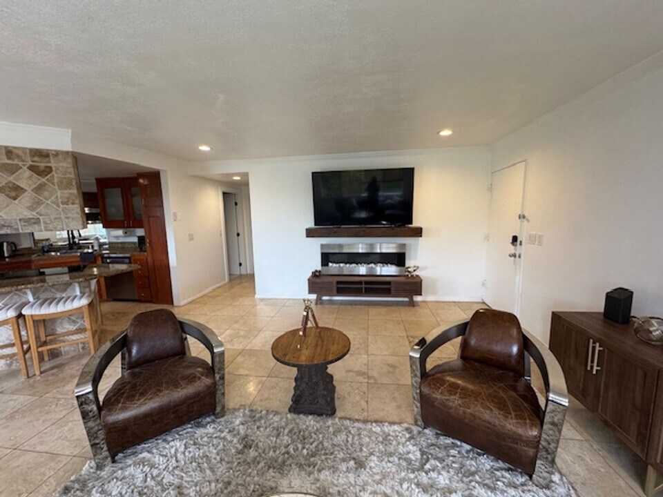 155 Rosebay Dr in Encinitas, CA - Building Photo