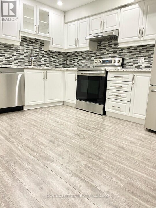20 Isle Royal Terrace in Brampton, ON - Building Photo