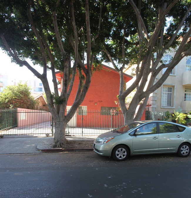 1237-1239 N Cherokee Ave in Los Angeles, CA - Building Photo - Building Photo