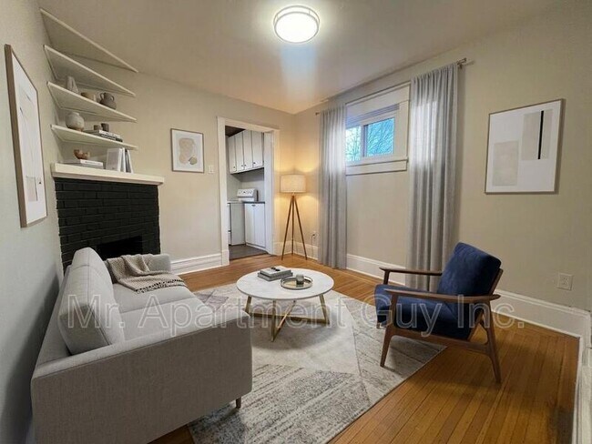 12 Carrick Ave in Hamilton, ON - Building Photo - Building Photo