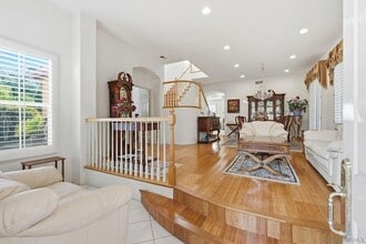 8010 Gilman Ct in San Diego, CA - Foto de edificio - Building Photo