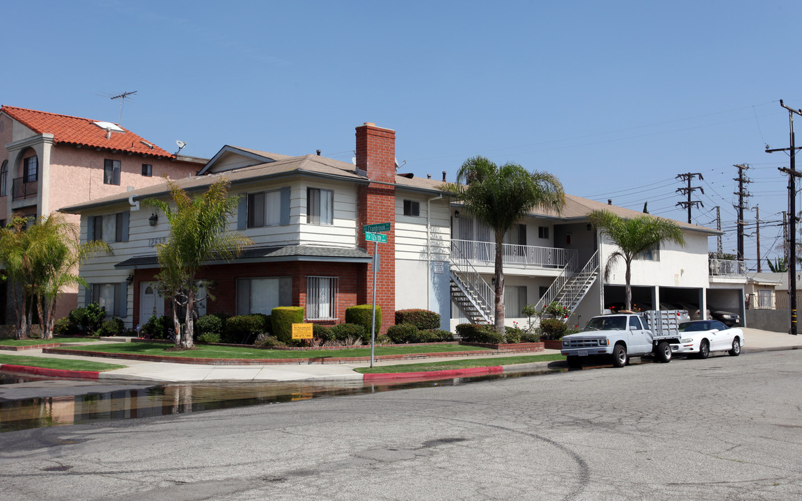 12532 Cranbrook Ave in Hawthorne, CA - Building Photo