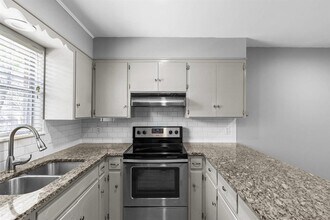 2205 Lanier Dr in Austin, TX - Building Photo - Building Photo