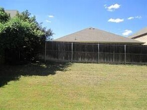 305 Moonlight Dr in Euless, TX - Building Photo - Building Photo