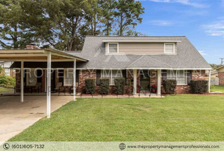 1258 Deerfield Ln in Jackson, MS - Foto de edificio - Building Photo