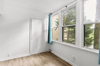 9629 White Acre Rd in Columbia, MD - Building Photo - Building Photo