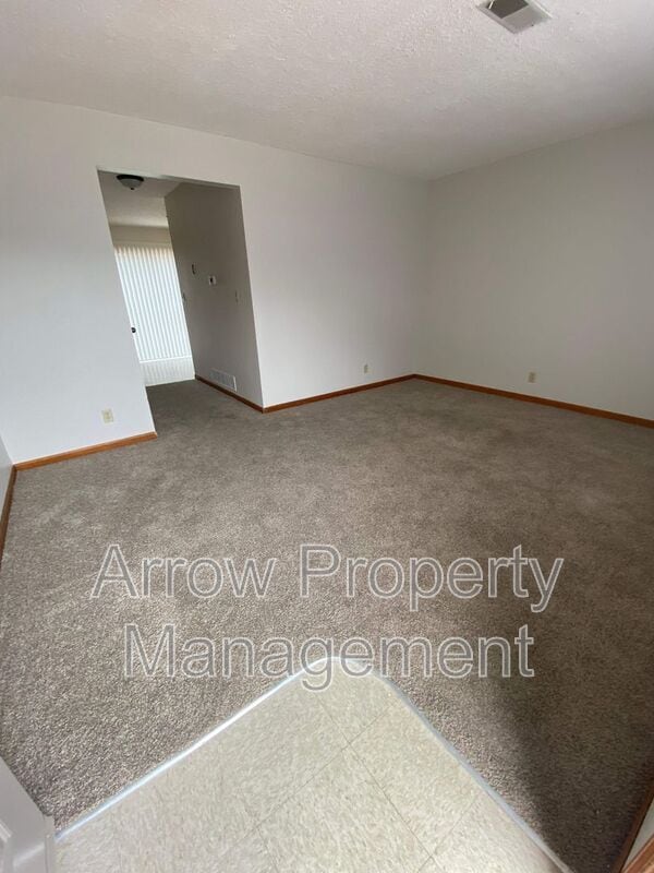 1226 S Jackson St in Junction City, KS - Building Photo - Building Photo