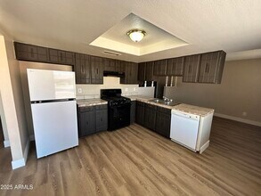 8443 W Glenrosa Ave in Phoenix, AZ - Foto de edificio - Building Photo