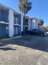 403 14th Ave S in Myrtle Beach, SC - Building Photo - Building Photo