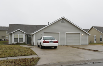 Lincoln Townhomes and Duplexes in Gardner, KS - Building Photo - Building Photo