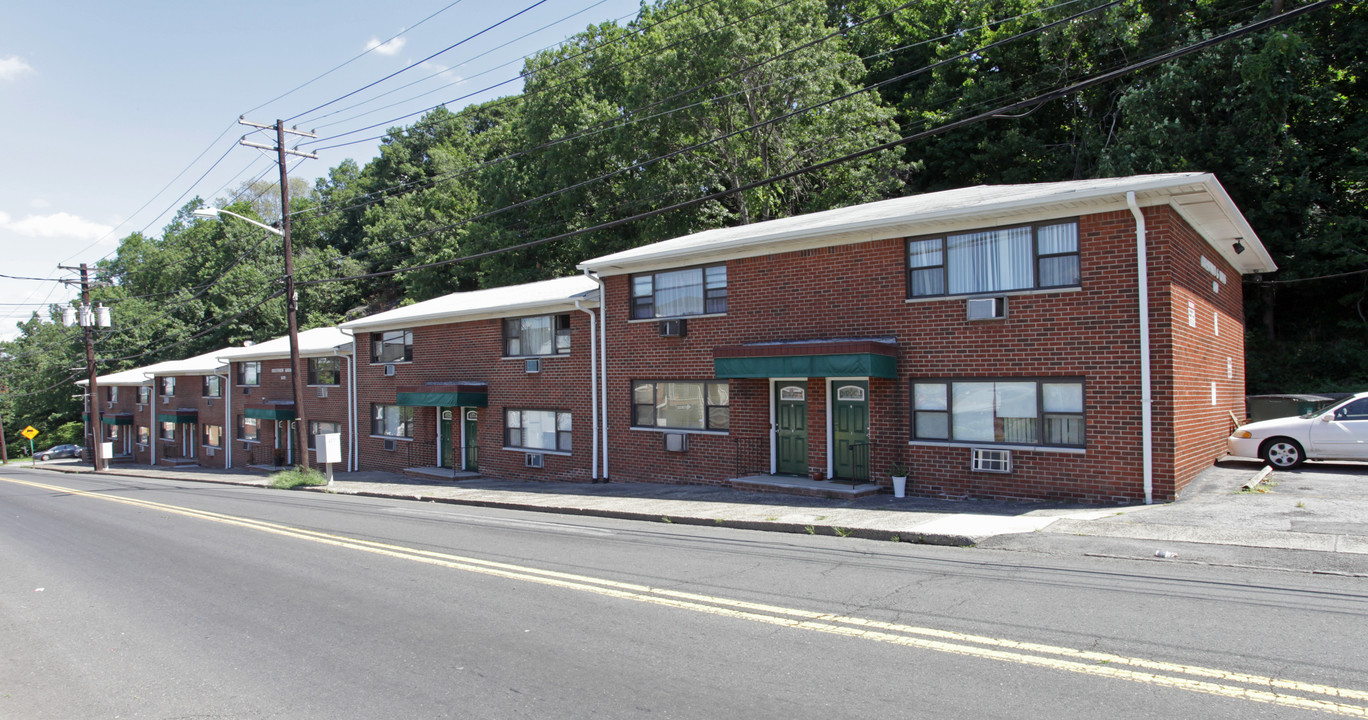 Crestview Gardens in Fairview, NJ - Building Photo