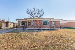 9308 Lindaro Ln in Dallas, TX - Building Photo