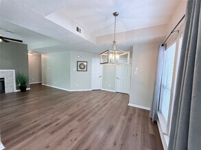 87 N Avonlea Cir in Spring, TX - Foto de edificio - Building Photo