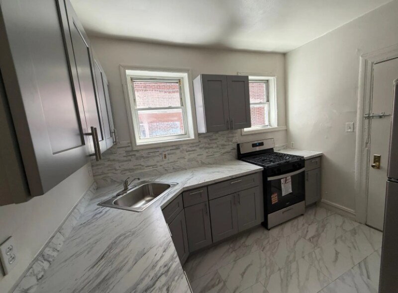 867 E 231st St in Bronx, NY - Building Photo