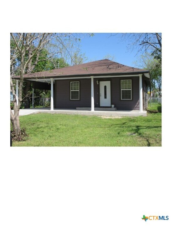 613 S Laurel Ave in Luling, TX - Foto de edificio