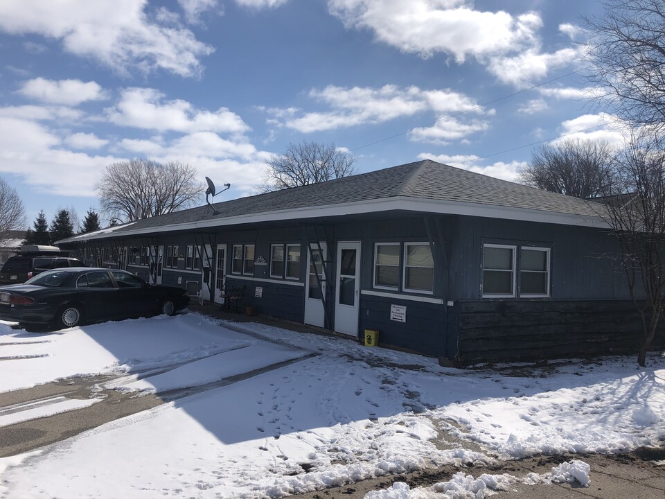 N8749 Lakeshore Dr in Fond du Lac, WI - Building Photo