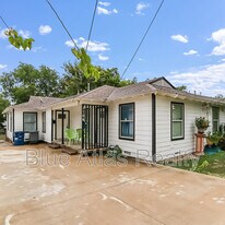 1104 S Gilpin Ave in Dallas, TX - Building Photo