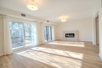 2740 W Farragut Ave in Chicago, IL - Building Photo - Building Photo