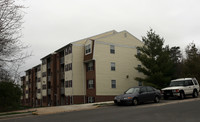 Madison Ridge Apartments in Centreville, VA - Building Photo - Building Photo