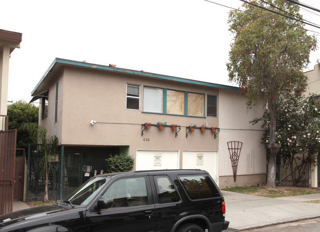 435 Orange Ave in Long Beach, CA - Foto de edificio - Building Photo