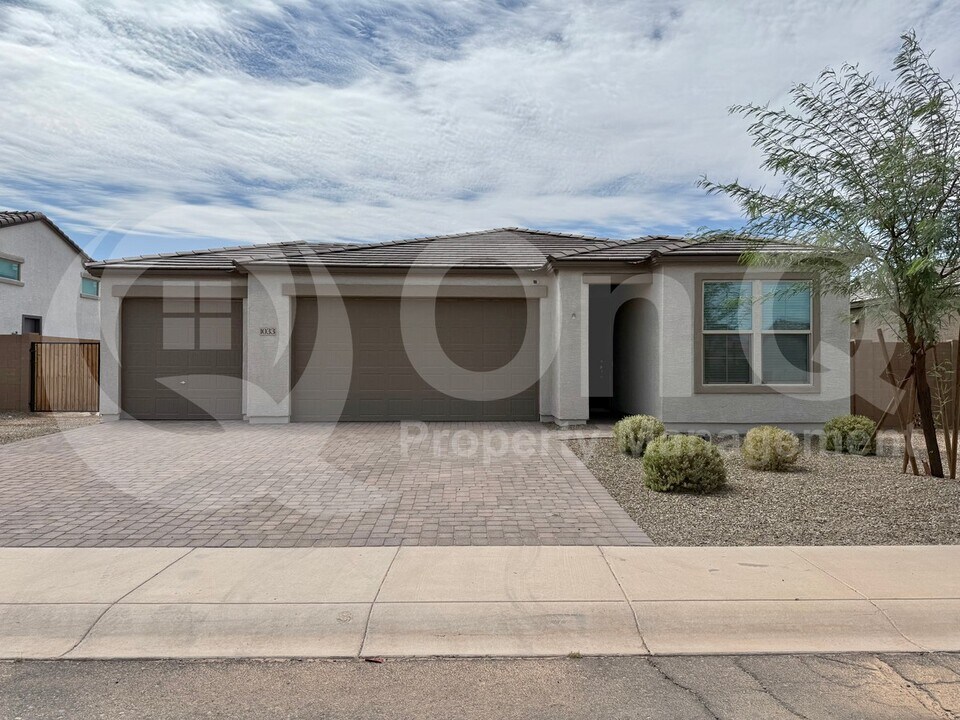 1033 W Shannons Way in Coolidge, AZ - Building Photo