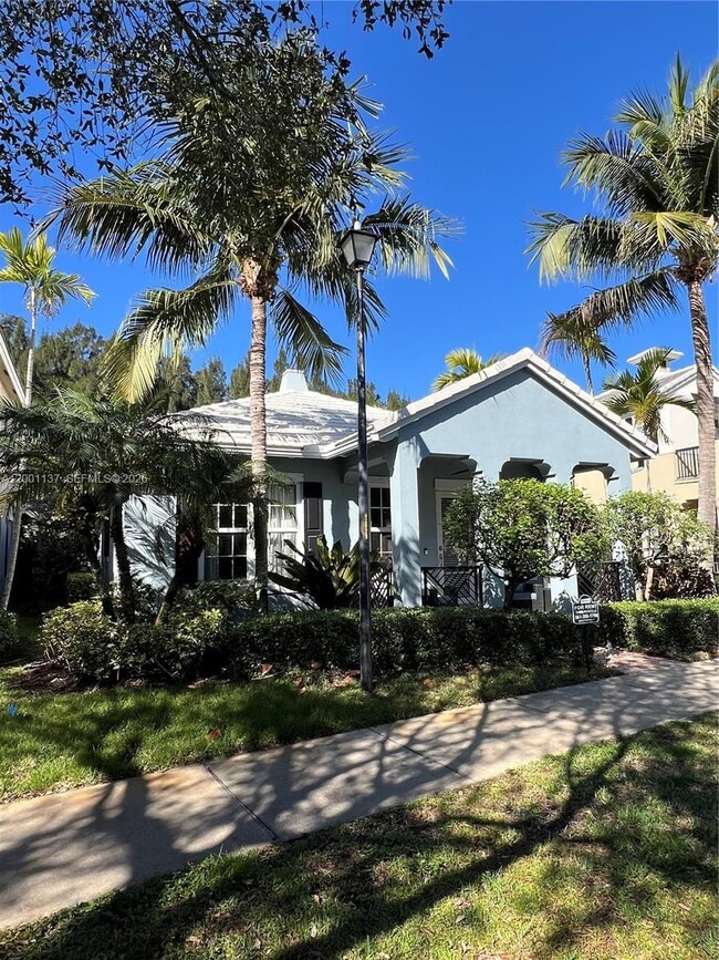 184 W Bay Cedar Cir in Jupiter, FL - Building Photo - Building Photo