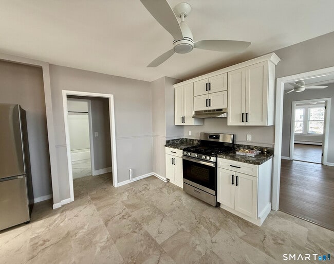 24 Cross St in New Britain, CT - Building Photo - Building Photo