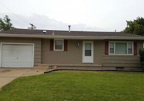 2511 Rockhurst Rd in Salina, KS - Building Photo