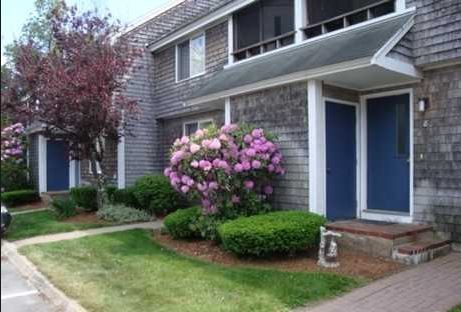 Longley Place Townhomes in Milford, NH - Foto de edificio - Building Photo