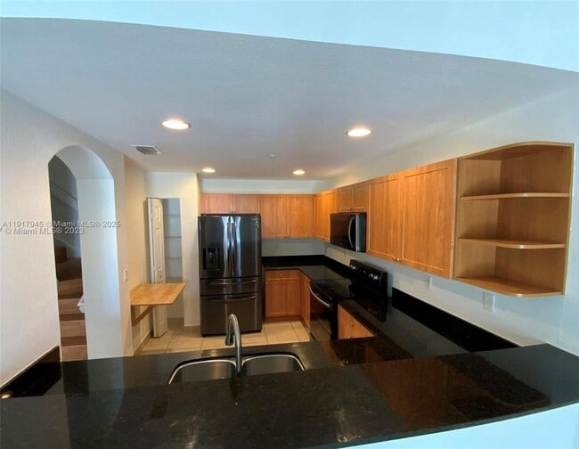 10805 NW 89th Terrace in Doral, FL - Foto de edificio - Building Photo