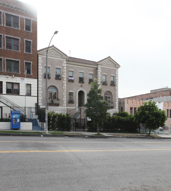 502 S Westlake Ave in Los Angeles, CA - Foto de edificio - Building Photo