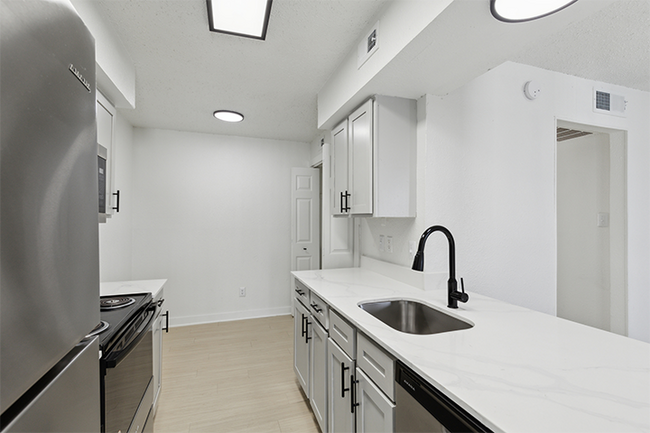 Brookbend in Carrollton, TX - Building Photo - Building Photo