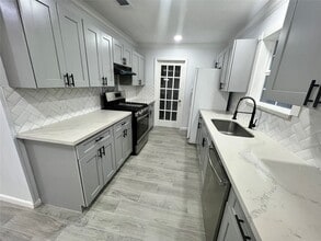 1710 Longhorn Dr in Houston, TX - Building Photo - Building Photo