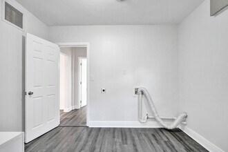 7936 Indigo St in Miramar, FL - Foto de edificio - Building Photo