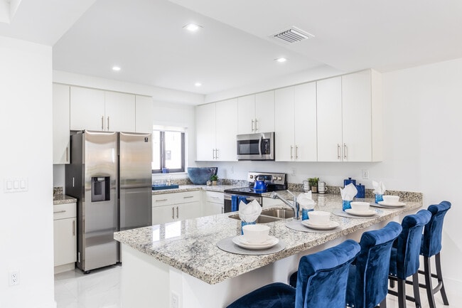Southern Villas Townhomes in Princeton, FL - Building Photo - Building Photo