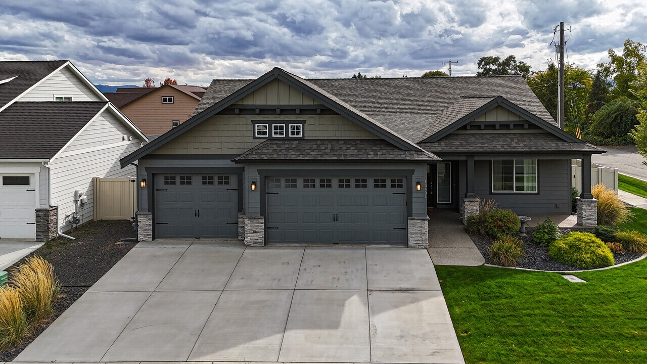 13404 E Crown Ave in Spokane Valley, WA - Building Photo