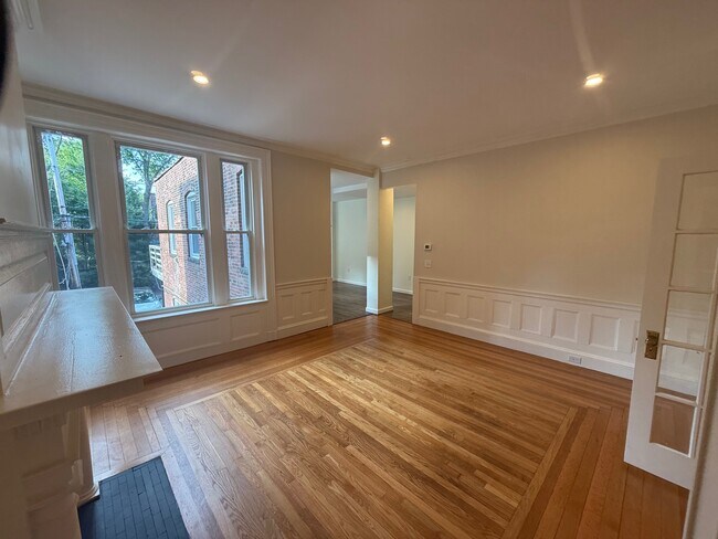 1726 Beacon St in Brookline, MA - Foto de edificio - Building Photo