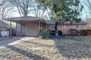 465 Meadowcrest Cir in Memphis, TN - Building Photo
