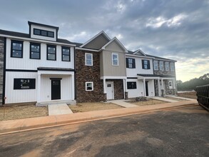 556 Leesville Rd, Unit #205 in Lynchburg, VA - Building Photo - Building Photo