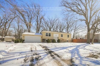 7939 Edgewood Ct in Woodridge, IL - Building Photo - Building Photo