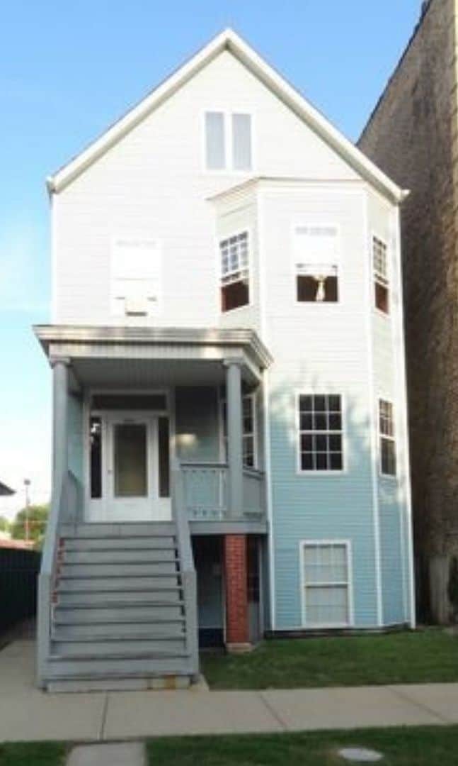 property at 4207 N Sawyer Ave