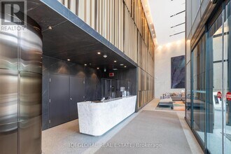 585-585 Bloor St E in Toronto, ON - Building Photo - Building Photo