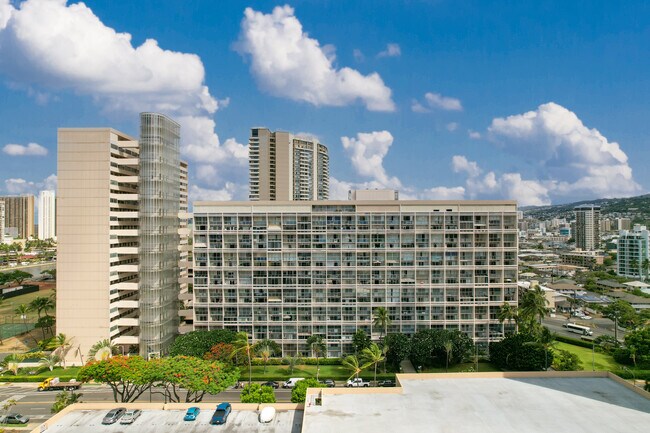 Ala Wai Plaza in Honolulu, HI - Foto de edificio - Building Photo