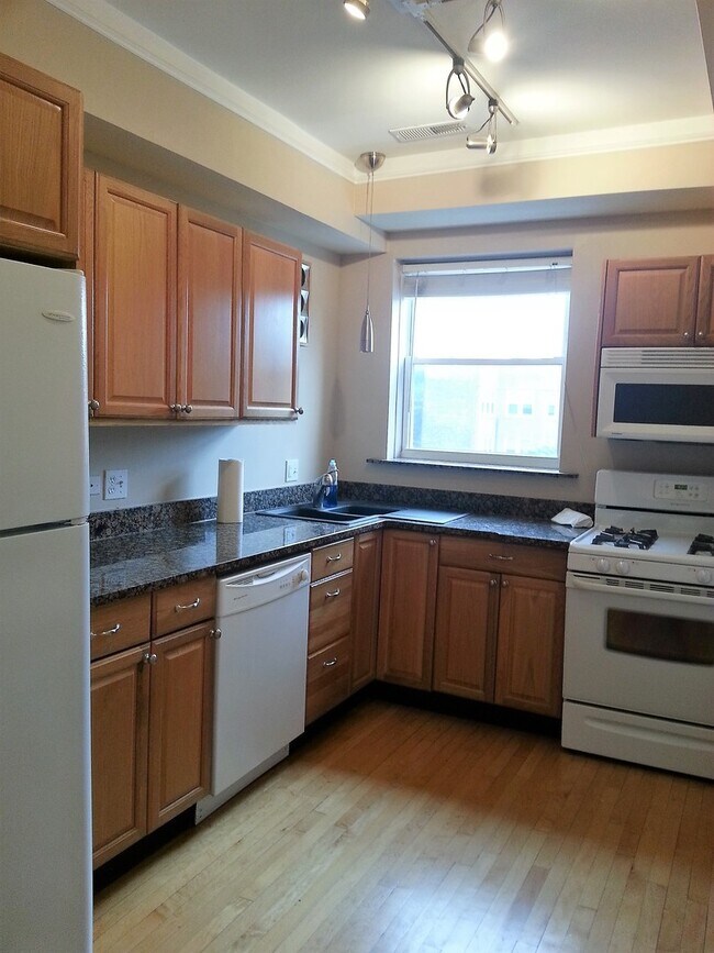 property at 2315 W Eastwood Ave