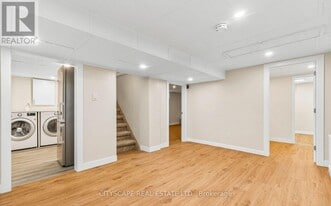 30 Tilipe Rd in London, ON - Building Photo