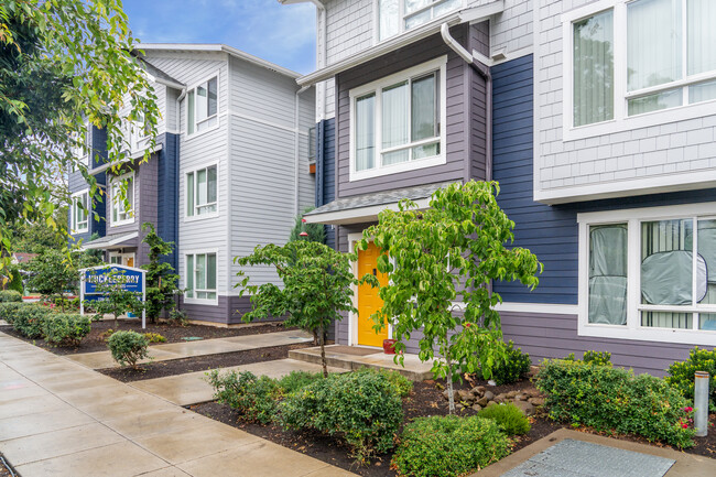 Huckleberry Apartments in Portland, OR - Foto de edificio - Building Photo