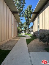 11131 Rose Ave in Los Angeles, CA - Foto de edificio - Building Photo