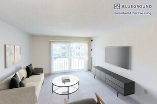 One Farms Dr in Burlington, MA - Building Photo